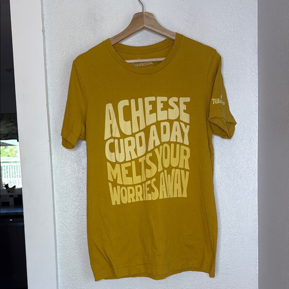 Tillamook “A Cheese Curd A Day Melts Your Worries Away” Graphic Tee Shirt Medium